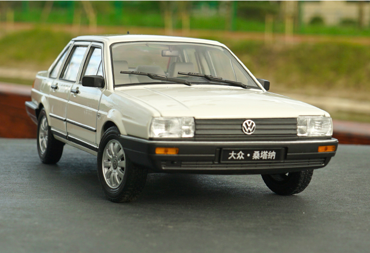 Original factory Santana VW 1:18 Willy FX diecast car model for gift, collection,kids toys Original factory Santana VW 1:18 Willy FX diecast car model for gift, collection,kids toys