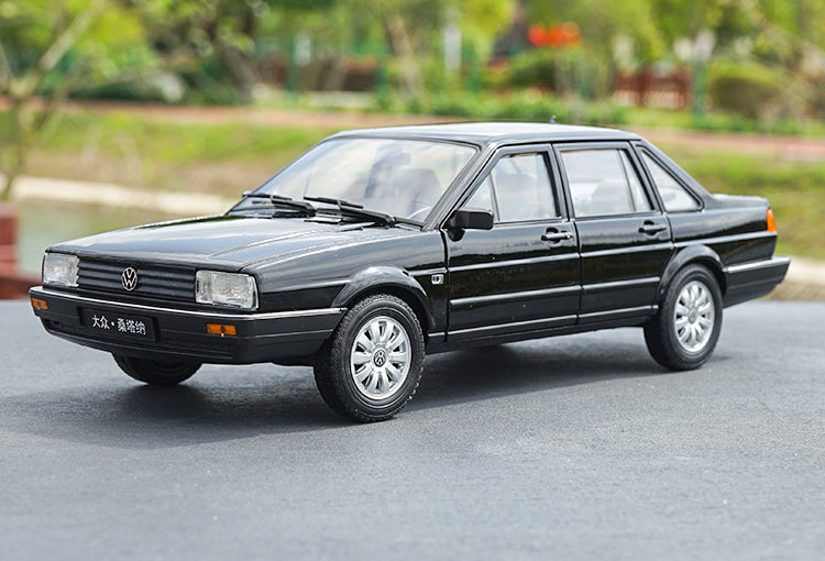 Original factory Santana VW 1:18 Willy FX diecast car model for gift, collection,kids toys Original factory Santana VW 1:18 Willy FX diecast car model for gift, collection,kids toys