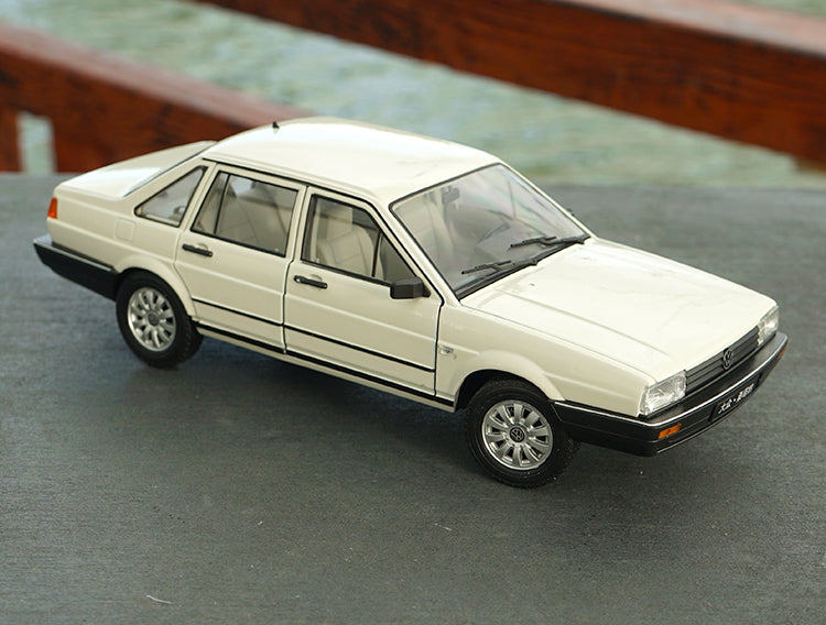 Original factory Santana VW 1:18 Willy FX diecast car model for gift, collection,kids toys Original factory Santana VW 1:18 Willy FX diecast car model for gift, collection,kids toys