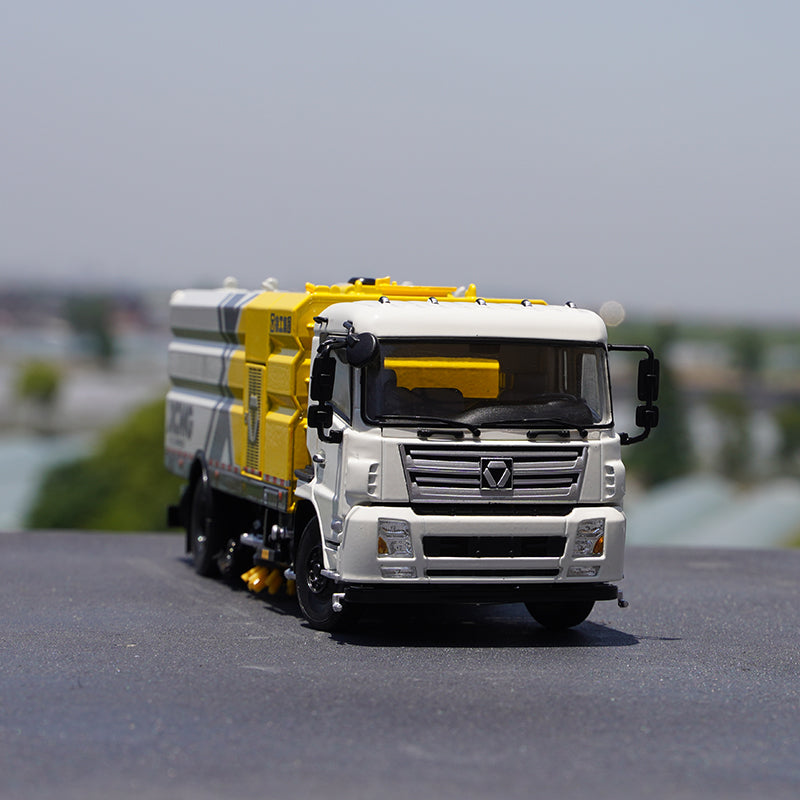 Original factory Dongfeng Tianjin 1:35 Diecast XCMG Cleaning sweeper truck alloy weeper-washer vehicle model for gift Original factory Dongfeng Tianjin 1:35 Diecast XCMG Cleaning sweeper truck alloy weeper-washer vehicle model for gift