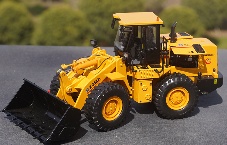 Original factory 1:35 XGMA XG958I Diecast wheel loader forklift zinc alloy construction machinery model for toys, promotion Original factory 1:35 XGMA XG958I Diecast wheel loader forklift zinc alloy construction machinery model for toys, promotion