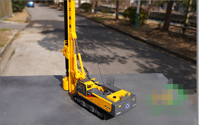 1/35 Scale Model XCMG XR220 Rotary Drilling Rig Diecast Model 1/35 Scale Model XCMG XR220 Rotary Drilling Rig Diecast Model