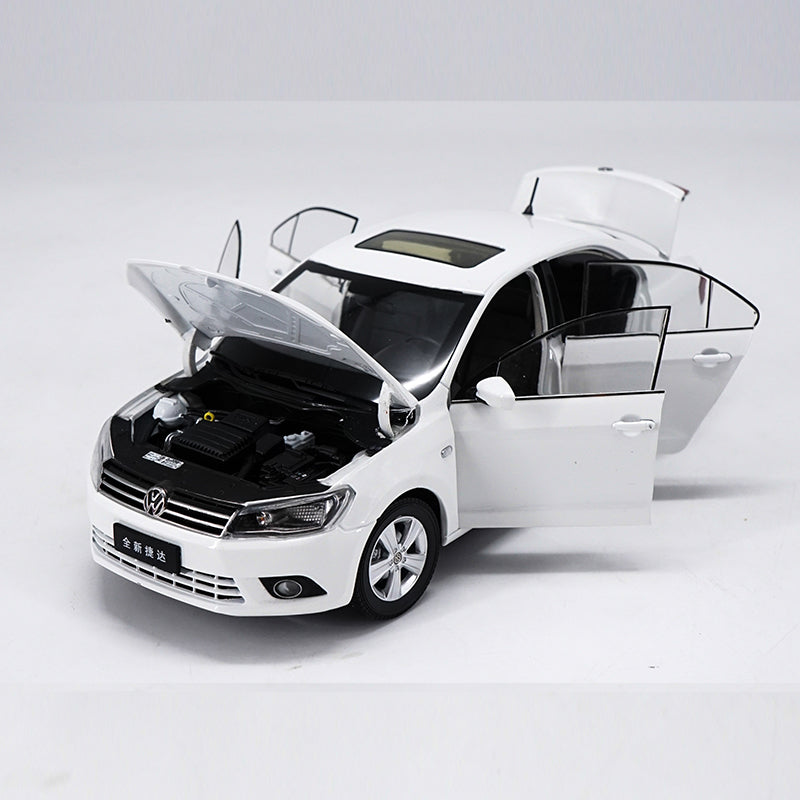1:18 white Volkswagen Jetta scale car model 1:18 white Volkswagen Jetta scale car model