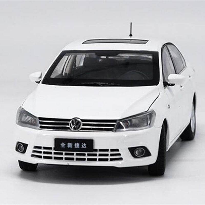 1:18 white Volkswagen Jetta scale car model 1:18 white Volkswagen Jetta scale car model