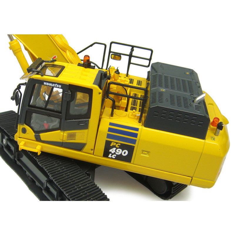 Original Authorized Authentic Diecast UH 8120 1:50 Universal