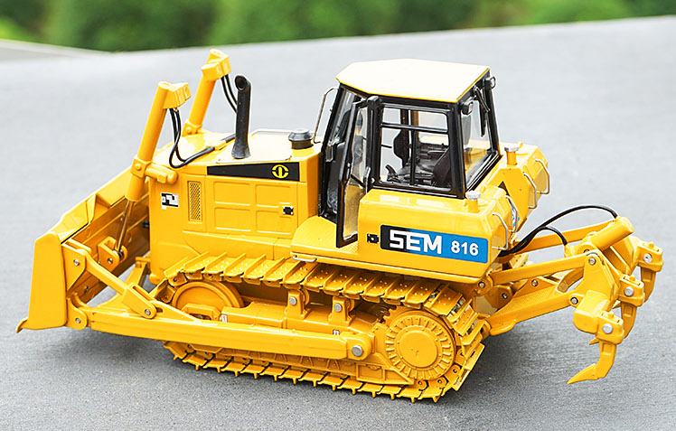 1:35 Original Diecast Shantui SEM816 SEM822 Bulldozer models with small gift 1:35 Original Diecast Shantui SEM816 SEM822 Bulldozer models with small gift