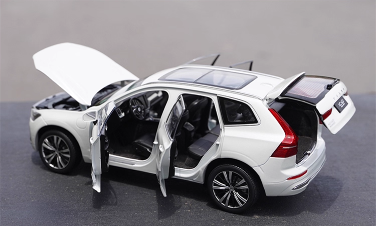 High relistic 1:18 Volvo XC60 Diecast display Model – Premium Alloy SUV Replica with Opening Doors, Hood & Trunk