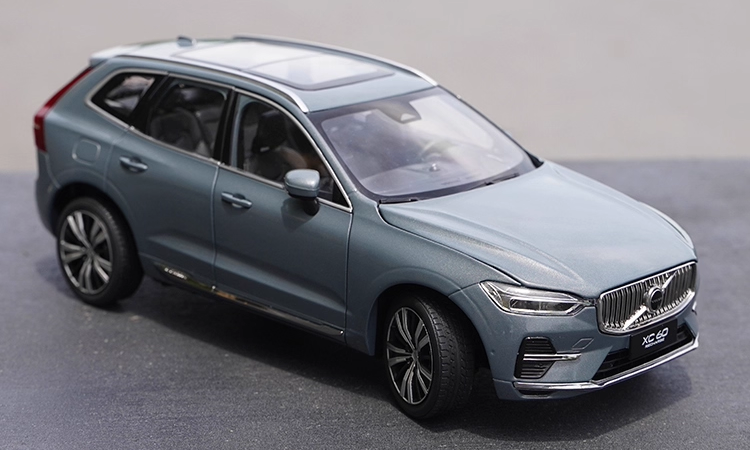 High relistic 1:18 Volvo XC60 Diecast display Model – Premium Alloy SUV Replica with Opening Doors, Hood & Trunk