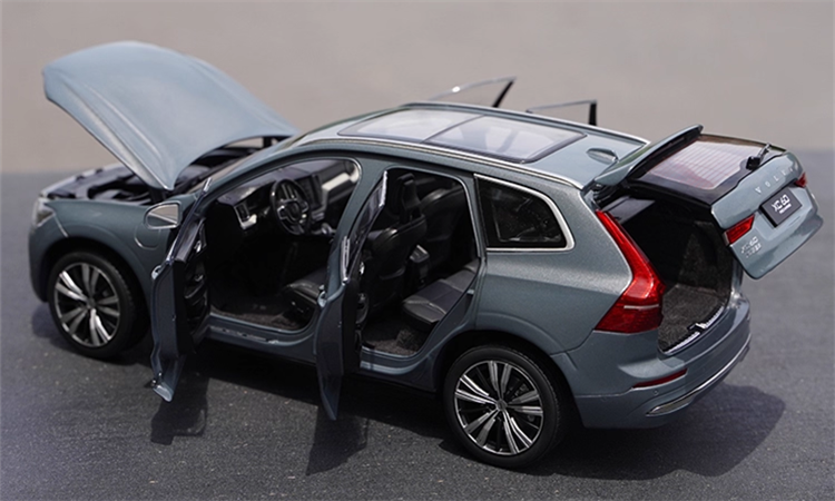 High relistic 1:18 Volvo XC60 Diecast display Model – Premium Alloy SUV Replica with Opening Doors, Hood & Trunk