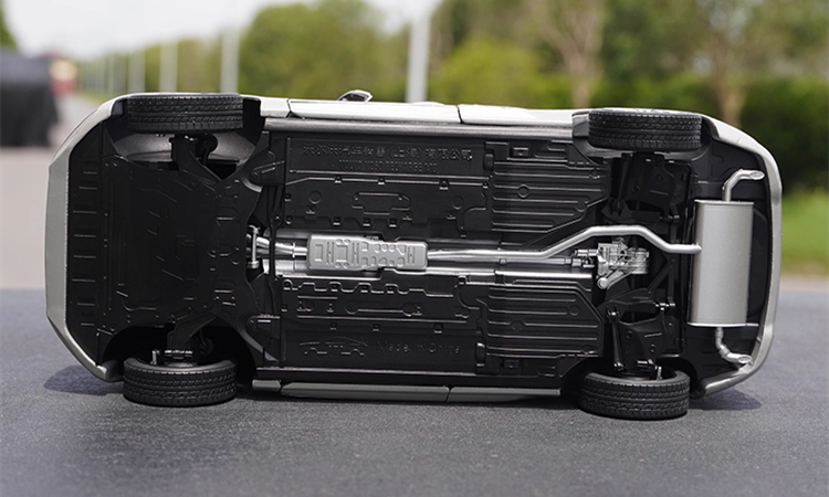 High relistic 1:18 Volvo XC60 Diecast display Model – Premium Alloy SUV Replica with Opening Doors, Hood & Trunk