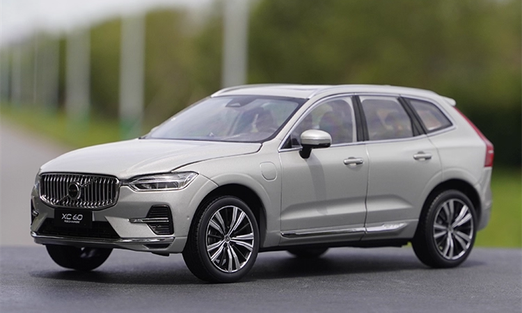 High relistic 1:18 Volvo XC60 Diecast display Model – Premium Alloy SUV Replica with Opening Doors, Hood & Trunk