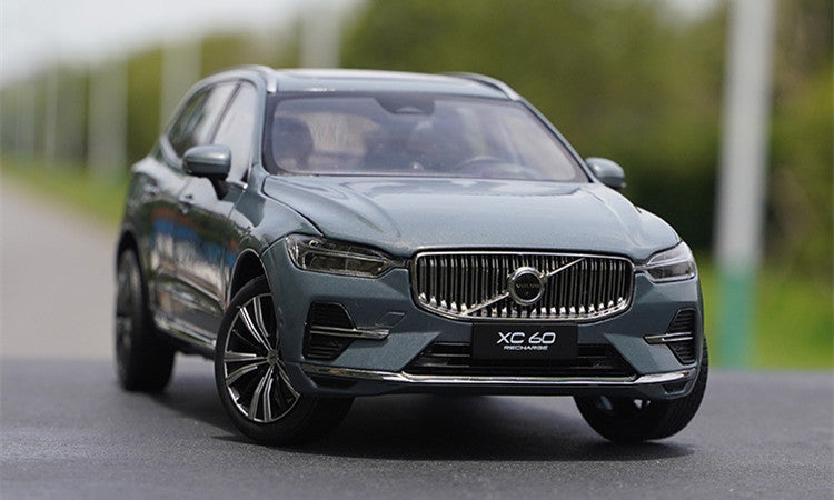 High relistic 1:18 Volvo XC60 Diecast display Model – Premium Alloy SUV Replica with Opening Doors, Hood & Trunk