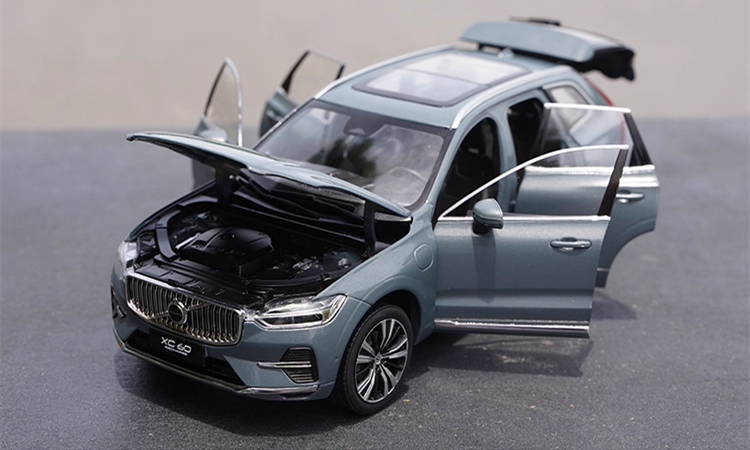 High relistic 1:18 Volvo XC60 Diecast display Model – Premium Alloy SUV Replica with Opening Doors, Hood & Trunk