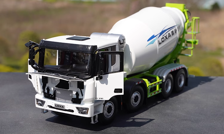 Authentic 1:24 Scale Foton Auman EST LOXA L10 8*4 Diecast Concrete Mixer Truck for Christmas gift,collection