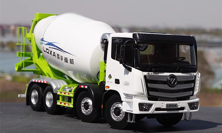 Authentic 1:24 Scale Foton Auman EST LOXA L10 8*4 Diecast Concrete Mixer Truck for Christmas gift,collection