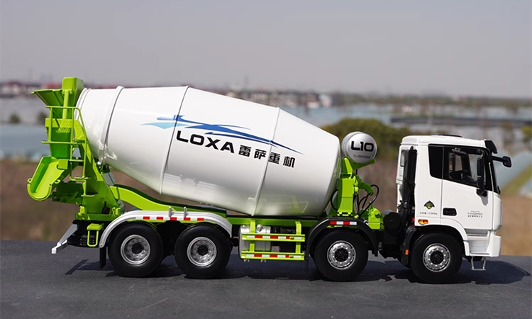 Authentic 1:24 Scale Foton Auman EST LOXA L10 8*4 Diecast Concrete Mixer Truck for Christmas gift,collection