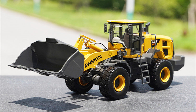 1:35 Ensign YX677HV Collectible realistic metal loader replica – Heavy-Duty Alloy Construction miniature