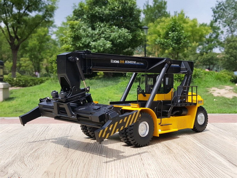 Authentic 1:35 XCMG XCS4531K Reach Stacker Diecast Model – Alloy Container Crane Collectible for gift