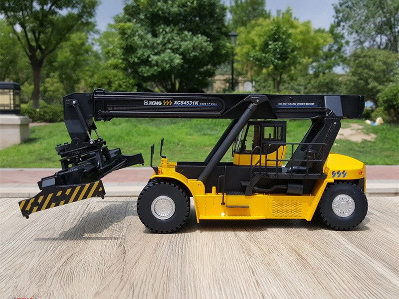 Authentic 1:35 XCMG XCS4531K Reach Stacker Diecast Model – Alloy Container Crane Collectible for gift