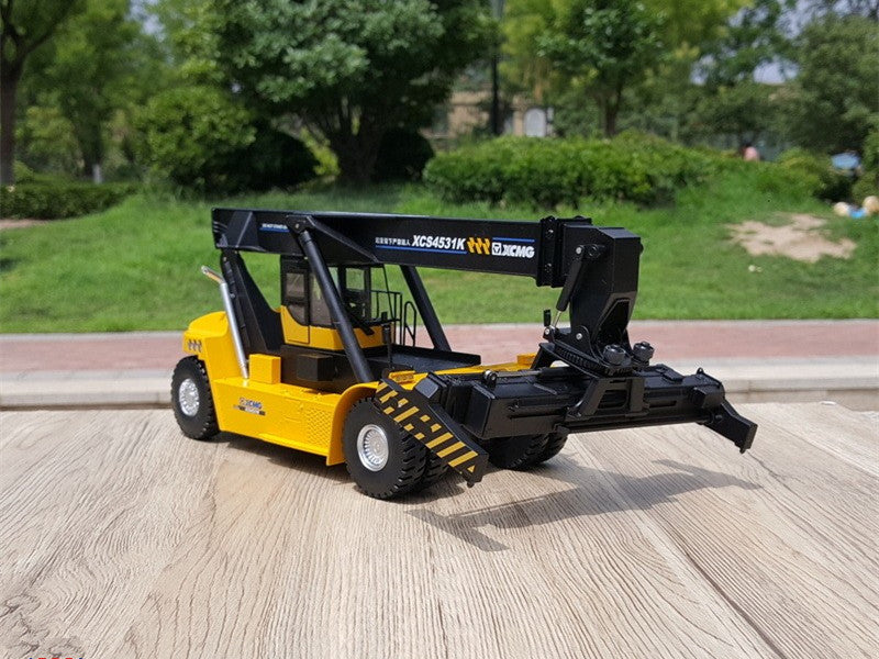 Authentic 1:35 XCMG XCS4531K Reach Stacker Diecast Model – Alloy Container Crane Collectible for gift