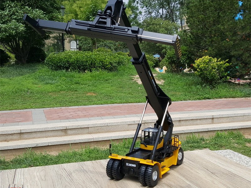 Authentic 1:35 XCMG XCS4531K Reach Stacker Diecast Model – Alloy Container Crane Collectible for gift