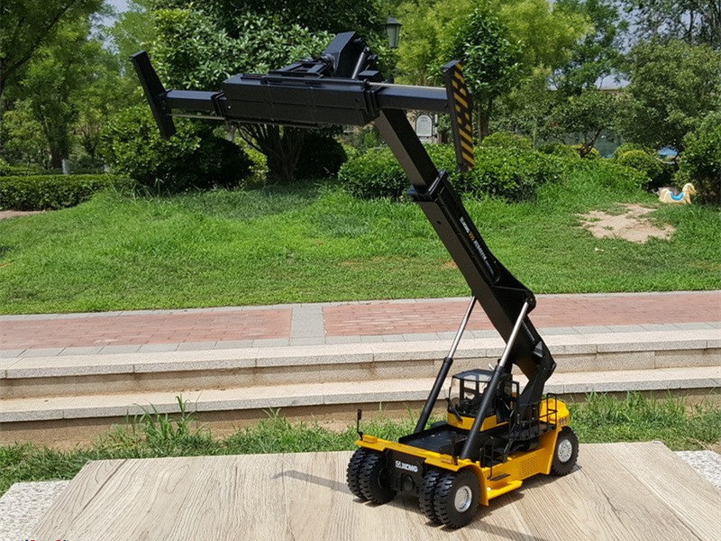 Authentic 1:35 XCMG XCS4531K Reach Stacker Diecast Model – Alloy Container Crane Collectible for gift