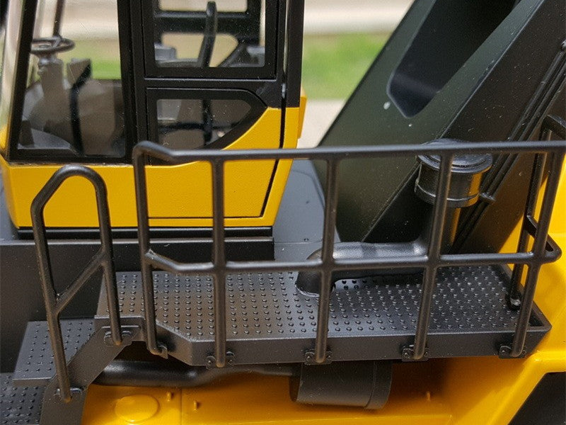 Authentic 1:35 XCMG XCS4531K Reach Stacker Diecast Model – Alloy Container Crane Collectible for gift