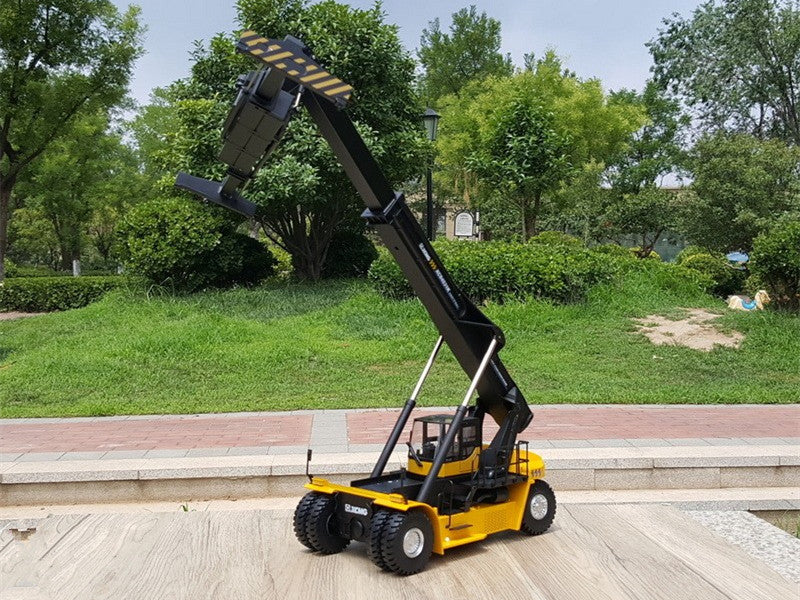 Authentic 1:35 XCMG XCS4531K Reach Stacker Diecast Model – Alloy Container Crane Collectible for gift