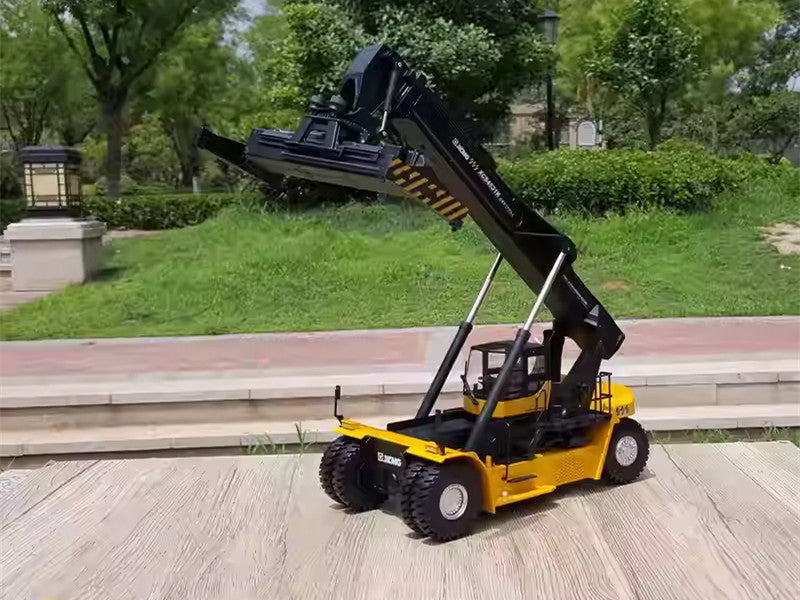 Authentic 1:35 XCMG XCS4531K Reach Stacker Diecast Model – Alloy Container Crane Collectible for gift