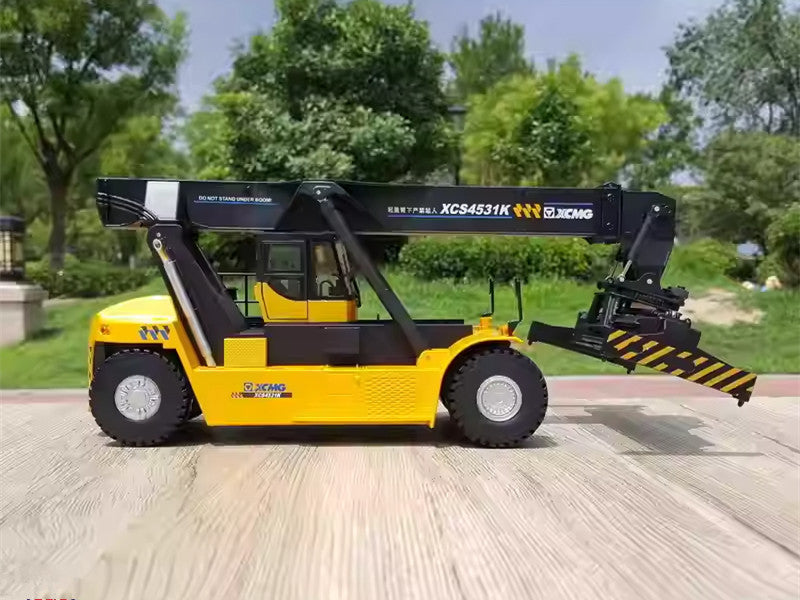Authentic 1:35 XCMG XCS4531K Reach Stacker Diecast Model – Alloy Container Crane Collectible for gift