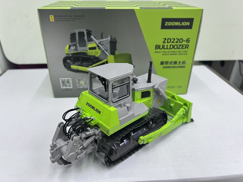 High quality 1:35 ZOOMLION ZD220-6 Realistic bulldozer miniature – Alloy Heavy Equipment Replica with Movable Blade & Ripper