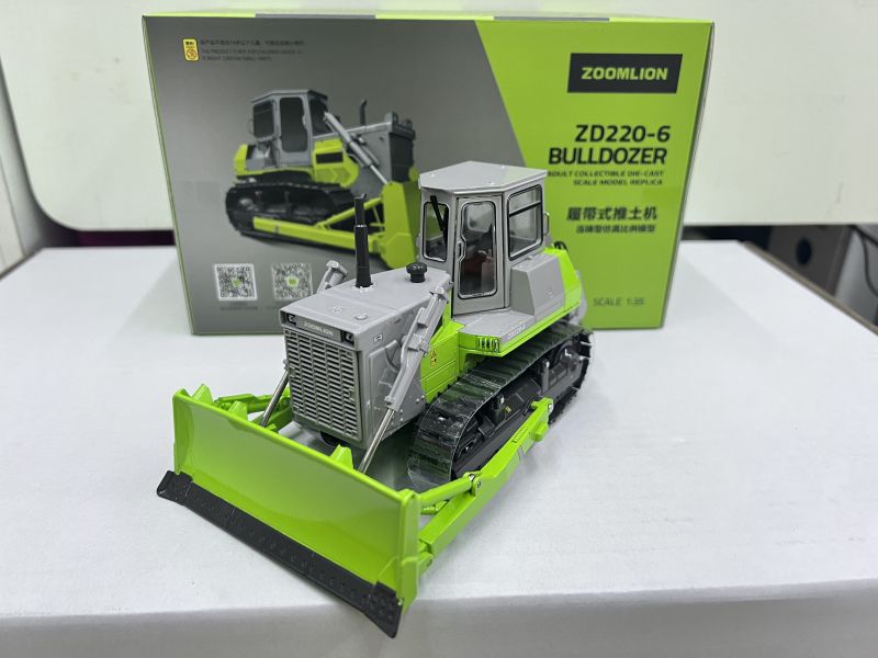 High quality 1:35 ZOOMLION ZD220-6 Realistic bulldozer miniature – Alloy Heavy Equipment Replica with Movable Blade & Ripper