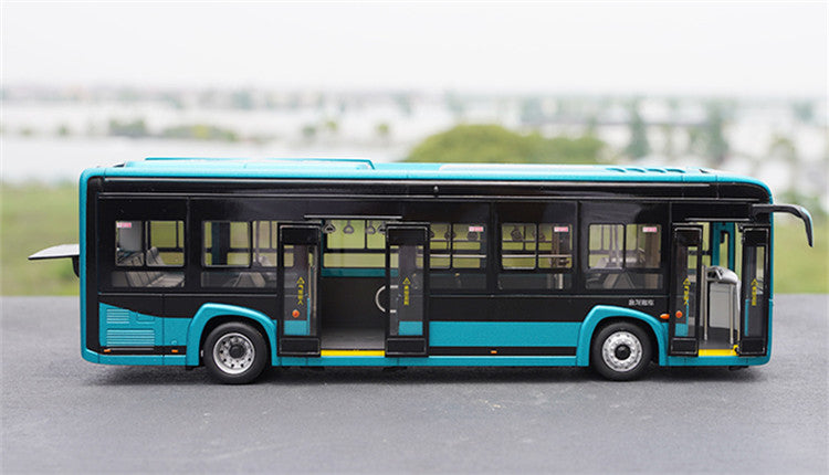1:38 Xiamen King Long Smart City Light 5G Connected  XMQ6105G collectible city bus – High Simulation Collectible Diecast Bus with Opening Doors & Light Effects
