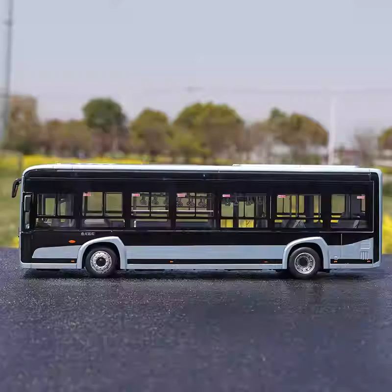 1:38 Xiamen King Long Smart City Light 5G Connected  XMQ6105G collectible city bus – High Simulation Collectible Diecast Bus with Opening Doors & Light Effects