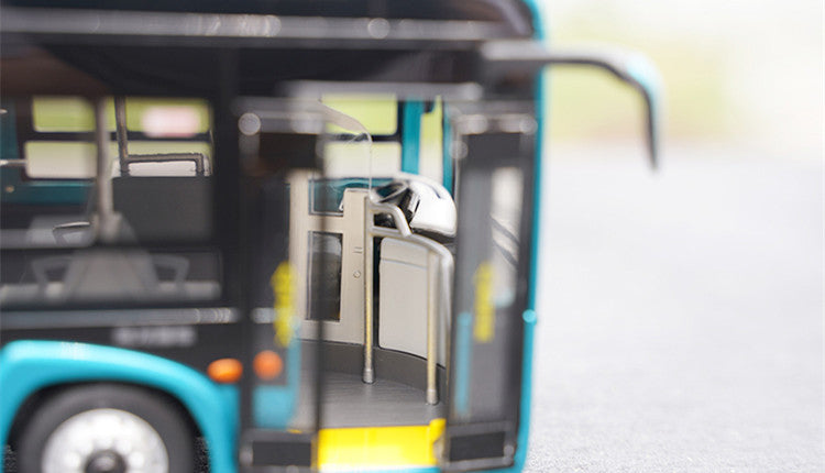 1:38 Xiamen King Long Smart City Light 5G Connected  XMQ6105G collectible city bus – High Simulation Collectible Diecast Bus with Opening Doors & Light Effects