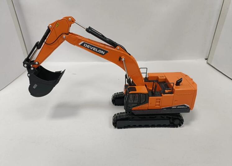 1:50 Doosan DEVELON new DX800 excavator scale model alloy excavator model for gift, toy