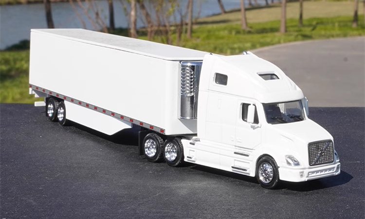 1:64 Volvo Freightliner American-Style Long Nose Container Truck | Diecast Alloy Model with Detachable Trailer