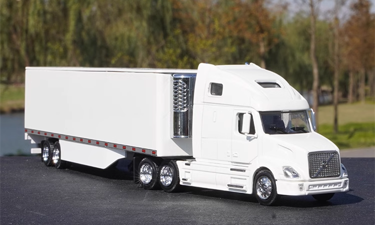 1:64 Volvo Freightliner American-Style Long Nose Container Truck | Diecast Alloy Model with Detachable Trailer
