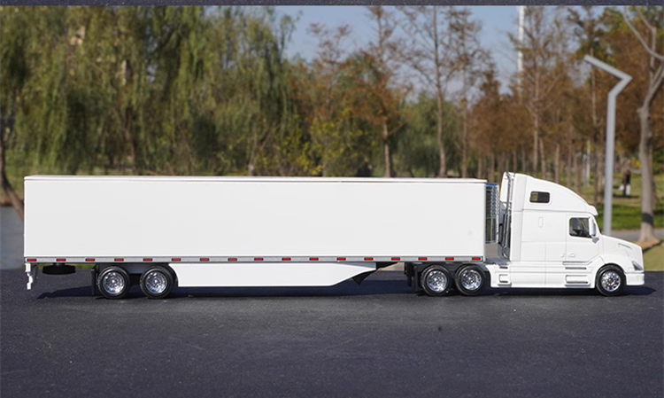 1:64 Volvo Freightliner American-Style Long Nose Container Truck | Diecast Alloy Model with Detachable Trailer