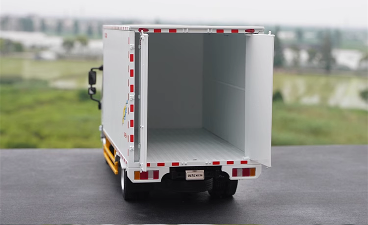 Original factory 1:18 Isuzu Yifang Wing ES diecast light truck model for gift, collection