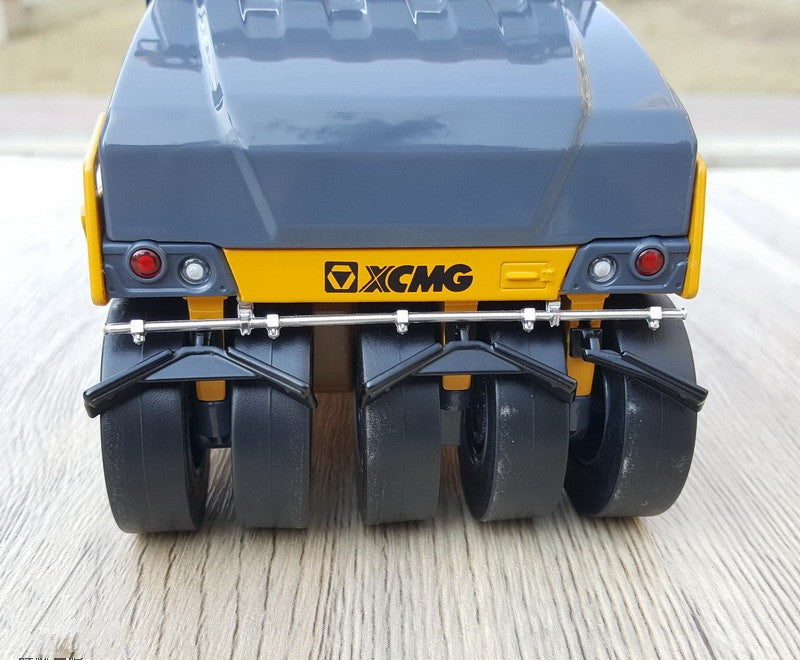 New release high quality 1:25 XCMG XP305S Tire Road Roller Diecast Scale Model for collection, gift