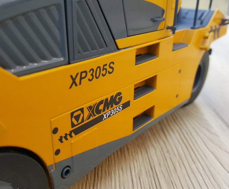 New release high quality 1:25 XCMG XP305S Tire Road Roller Diecast Scale Model for collection, gift