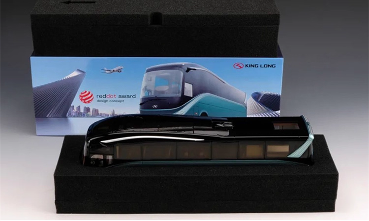 1:38 Kinglong MC “Land Cruiser” Scale Luxury Bus Collectible – Full Alloy Bus with Lighting Effects