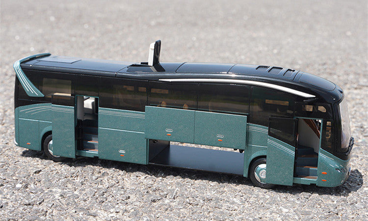 1:38 Kinglong MC “Land Cruiser” Scale Luxury Bus Collectible – Full Alloy Bus with Lighting Effects
