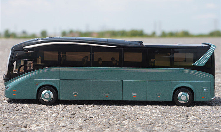 1:38 Kinglong MC “Land Cruiser” Scale Luxury Bus Collectible – Full Alloy Bus with Lighting Effects