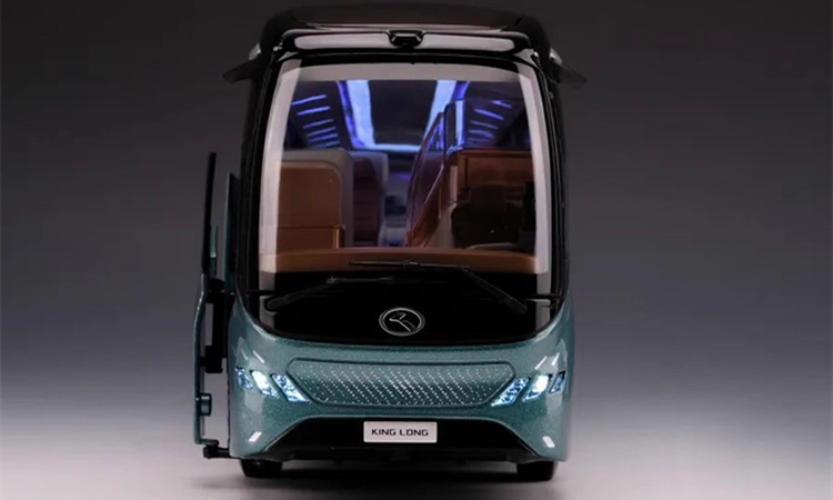 1:38 Kinglong MC “Land Cruiser” Scale Luxury Bus Collectible – Full Alloy Bus with Lighting Effects