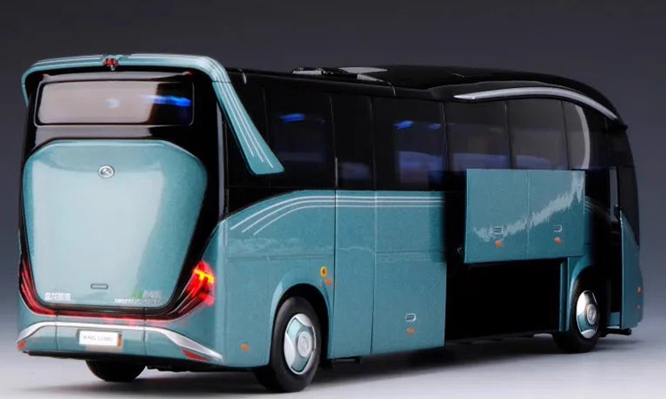 1:38 Kinglong MC “Land Cruiser” Scale Luxury Bus Collectible – Full Alloy Bus with Lighting Effects