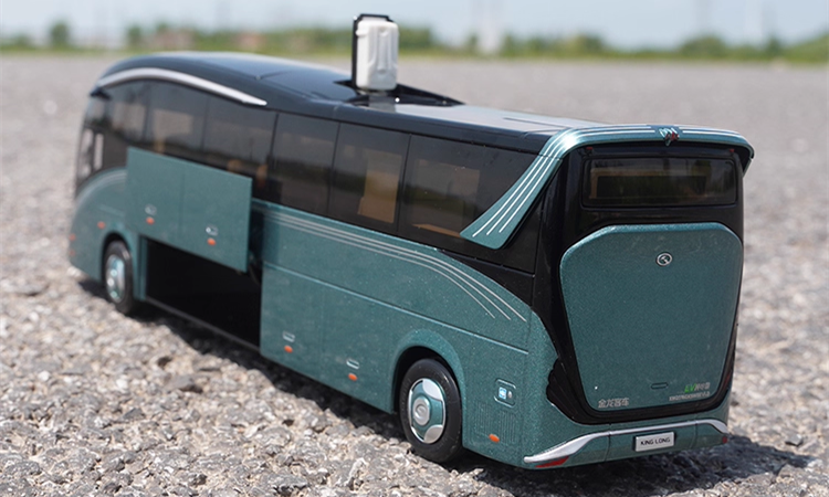 1:38 Kinglong MC “Land Cruiser” Scale Luxury Bus Collectible – Full Alloy Bus with Lighting Effects