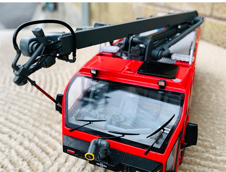 Original factory 1:50 Oshkosh Striker Diecast Fire fighting truck models metal Airfield fire engine truck model for gift