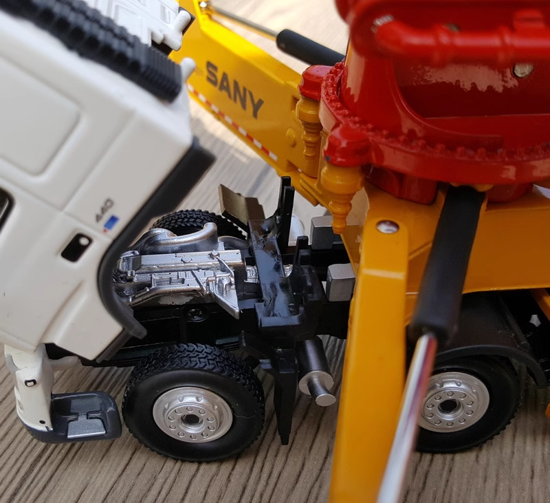 High-Fidelity 1:50 SANY Volvo 62M Diecast Concrete Pump Truck Model - Alloy Volvo Engineering Vehicle with Extendable Boom & Rotating Cabin